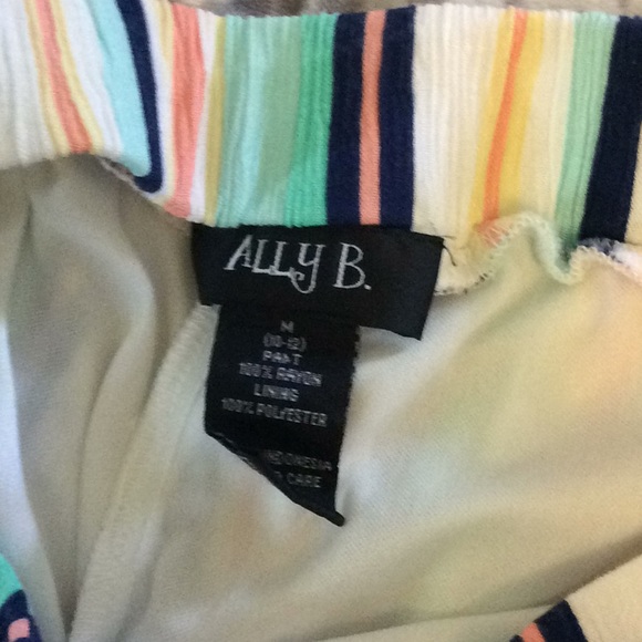 was not warn and has been in my closet for a week - Picture 4 of 4